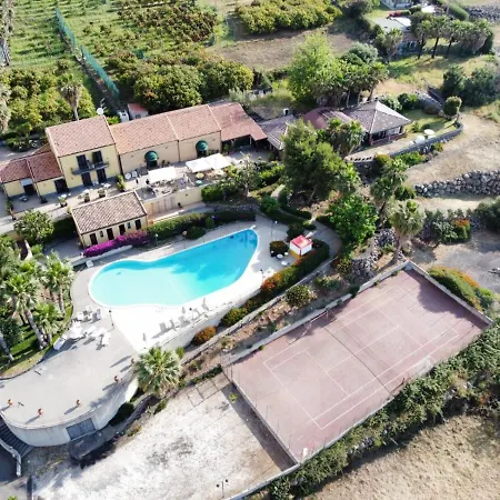 Agriturismo Serra San Biagio Lantgård